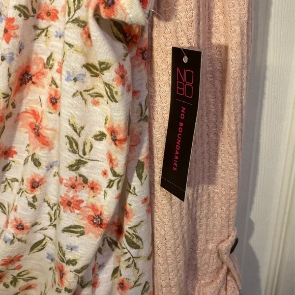 SOLD 2 NWT No Boundaries Tie-Front Tops Size XXL/XXXL - Picture 3 of 9